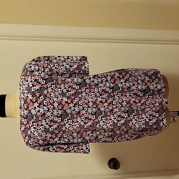 Bundle of 3: Laura Scott, Basic Editions and Time and Tru Short Sleeve Shirts - Picture 2 of 10